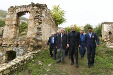 Prezident İlham Əliyev Tuğ kəndində ictimaiyyət nümayəndələri ilə səmimi söhbət edib (FOTO)