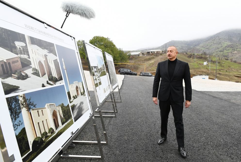 Prezident İlham Əliyev Hadrut qəsəbəsində yeni məscidin təməlini qoyub (FOTO/VİDEO) (YENİLƏNİB)