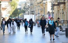 Bakının mərkəzi hissəsinin siması hesab edilən Fəvvarələr meydanından FOTOREPORTAJ
