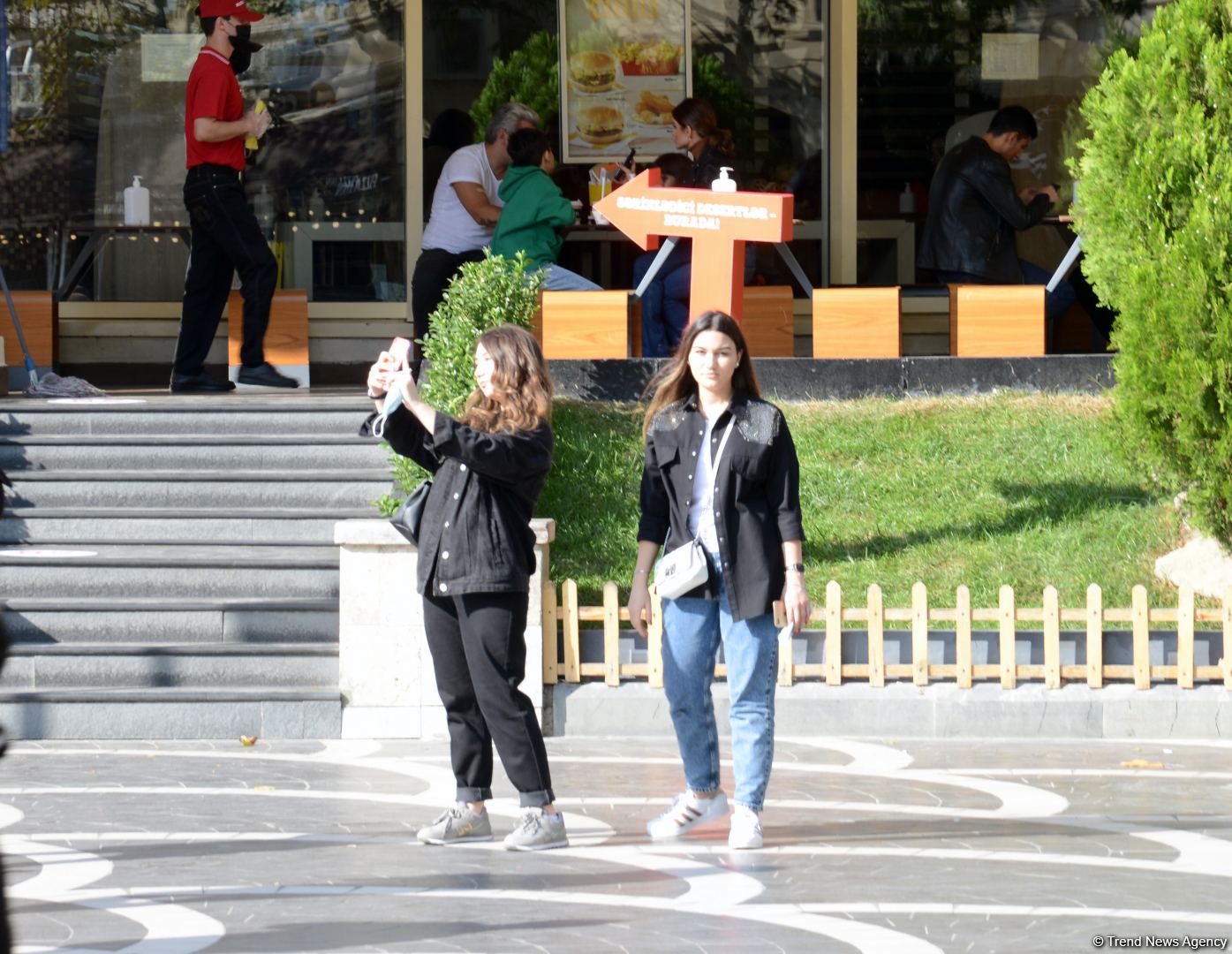 Bakının mərkəzi hissəsinin siması hesab edilən Fəvvarələr meydanından FOTOREPORTAJ