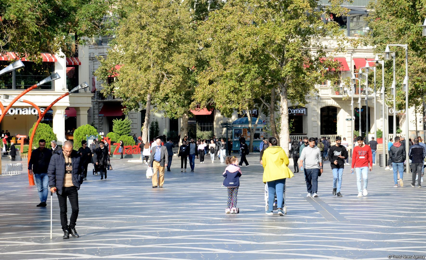 Bakının mərkəzi hissəsinin siması hesab edilən Fəvvarələr meydanından FOTOREPORTAJ
