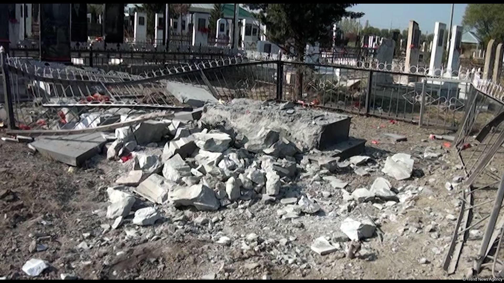 Ermənistan dəfn mərasimində dinc insanları bombalamaqla faşist mahiyyətini göstərdi – Tərtər terrorunun qurbanları (FOTO/VİDEO)