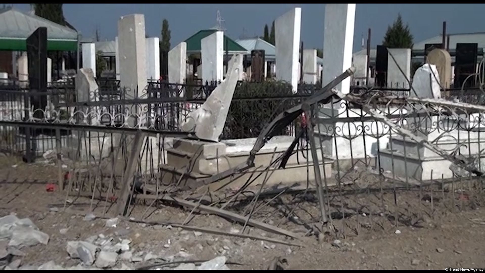 Ermənistan dəfn mərasimində dinc insanları bombalamaqla faşist mahiyyətini göstərdi – Tərtər terrorunun qurbanları (FOTO/VİDEO)