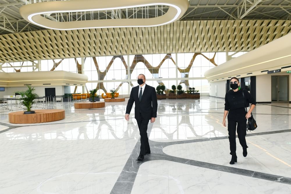 Prezident İlham Əliyev və birinci xanım Mehriban Əliyeva Füzuli Beynəlxalq Hava Limanında yaradılan şəraitlə tanış olublar (YENİLƏNİB) (FOTO)