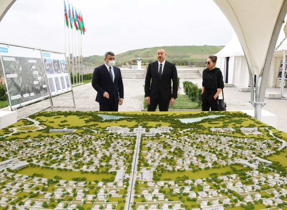 Prezident İlham Əliyev Füzuli rayonunun Dövlətyarlı kəndində “Ağıllı kənd”in təməlini qoyub (FOTO) (YENİLƏNİB)