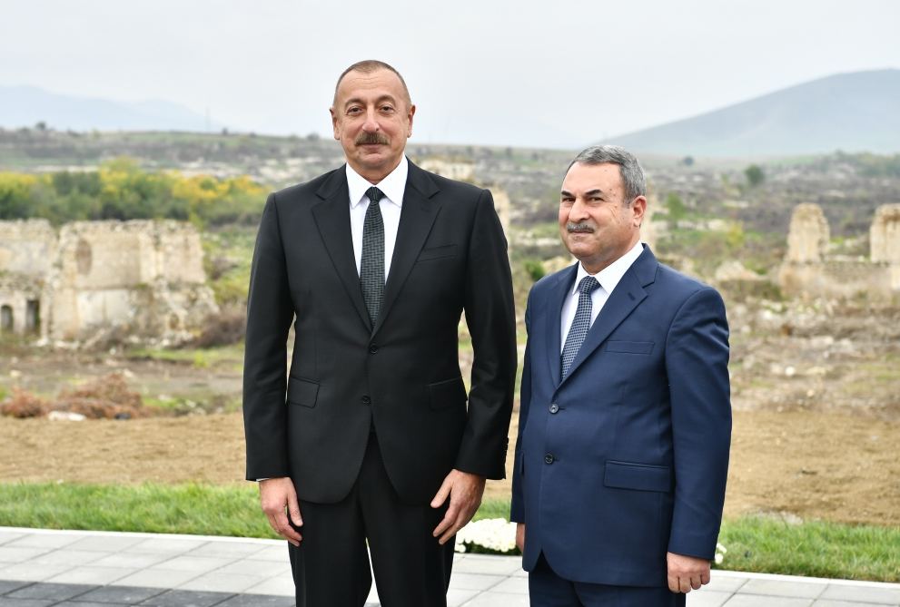 Prezident İlham Əliyev və birinci xanım Mehriban Əliyeva Füzuli ictimaiyyətinin nümayəndələri ilə görüşüb, Memorial Kompleksin və şəhərin bərpasının təməl daşını qoyublar (YENİLƏNİB) (FOTO)