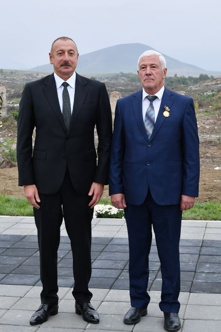 Prezident İlham Əliyev və birinci xanım Mehriban Əliyeva Füzuli ictimaiyyətinin nümayəndələri ilə görüşüb, Memorial Kompleksin və şəhərin bərpasının təməl daşını qoyublar (YENİLƏNİB) (FOTO)