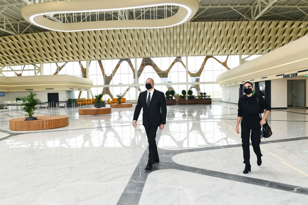 Prezident İlham Əliyev və birinci xanım Mehriban Əliyeva Füzuli Beynəlxalq Hava Limanında yaradılan şəraitlə tanış olublar (YENİLƏNİB) (FOTO)