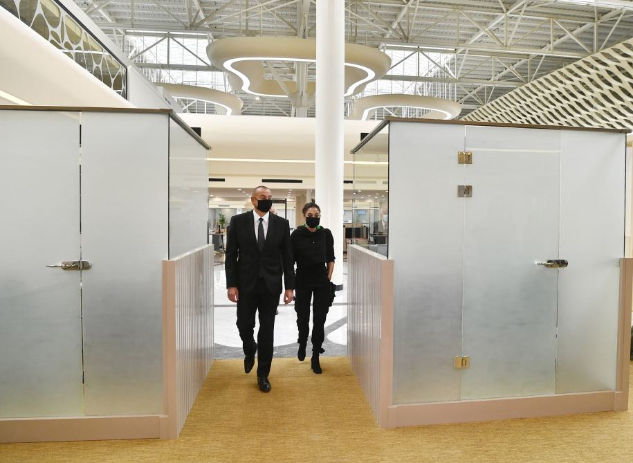 Prezident İlham Əliyev və birinci xanım Mehriban Əliyeva Füzuli Beynəlxalq Hava Limanında yaradılan şəraitlə tanış olublar (YENİLƏNİB) (FOTO)