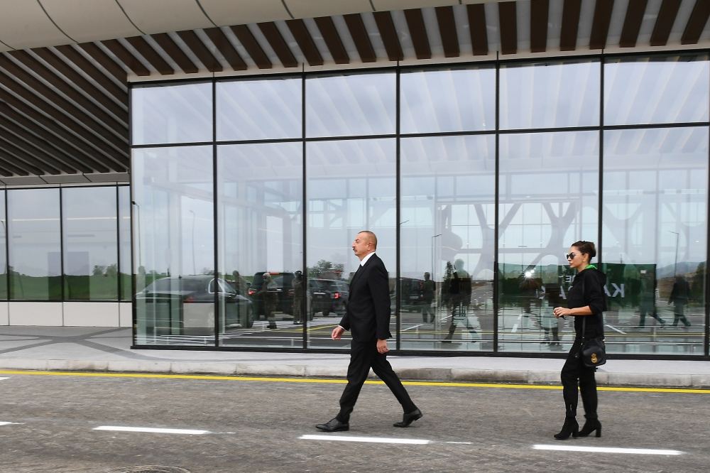 Prezident İlham Əliyev və birinci xanım Mehriban Əliyeva Füzuli Beynəlxalq Hava Limanında yaradılan şəraitlə tanış olublar (YENİLƏNİB) (FOTO)