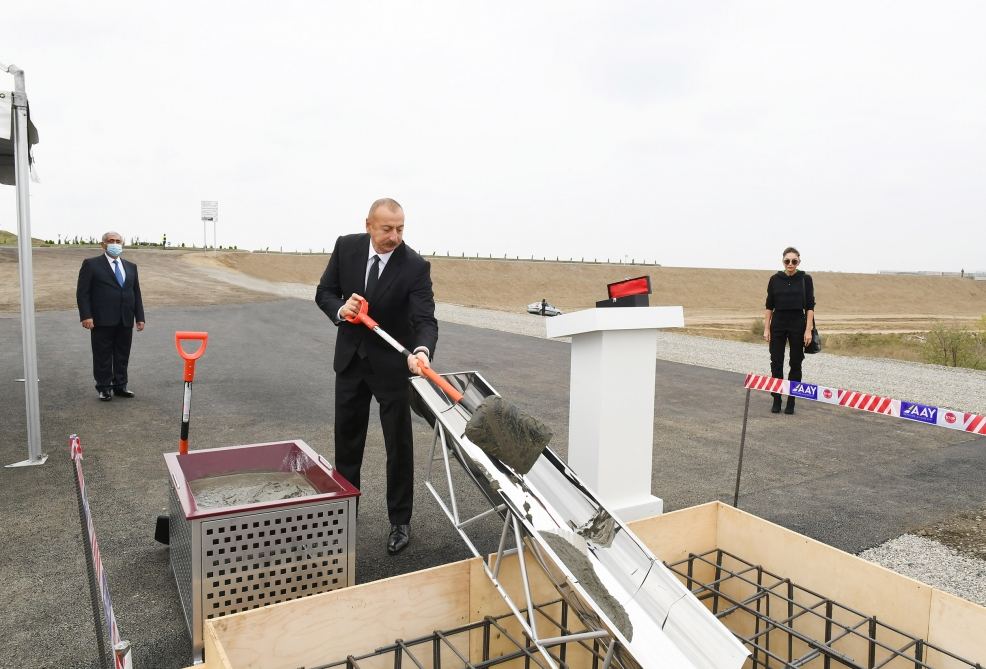 Prezident İlham Əliyev və birinci xanım Mehriban Əliyeva Füzuli rayonunda səfərdə olublar, Füzuli-Ağdam yolunun təməlini qoyublar (YENİLƏNİB) (FOTO)