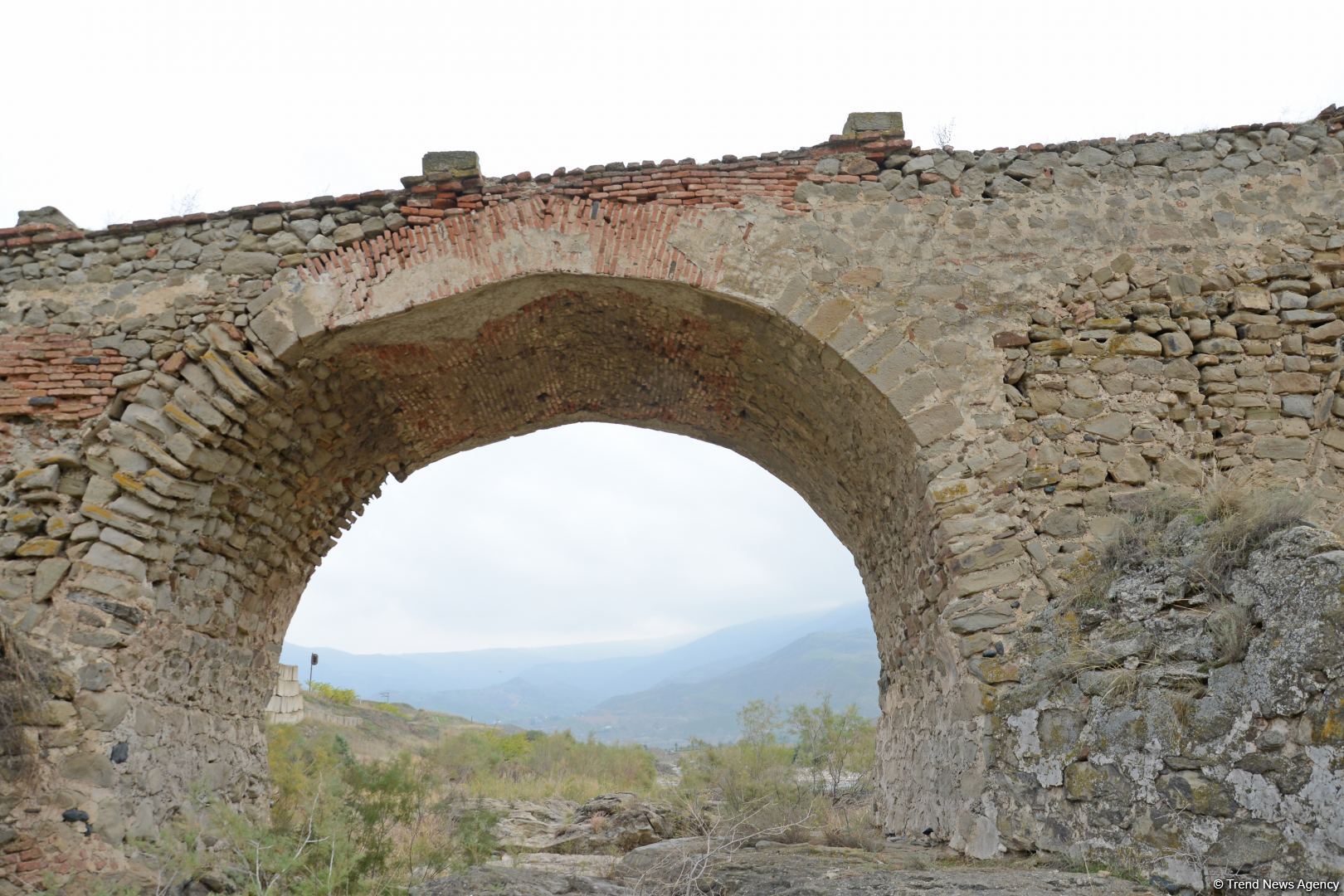 Tarixi Xudafərin körpüsündən FOTOREPORTAJ