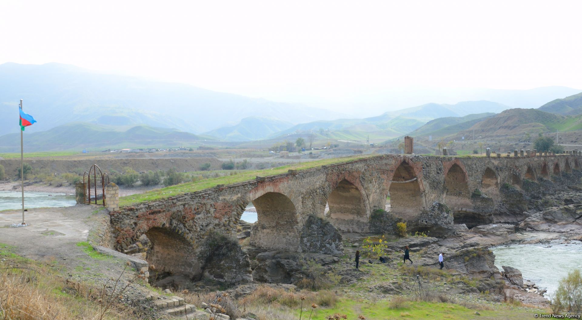 Tarixi Xudafərin körpüsündən FOTOREPORTAJ