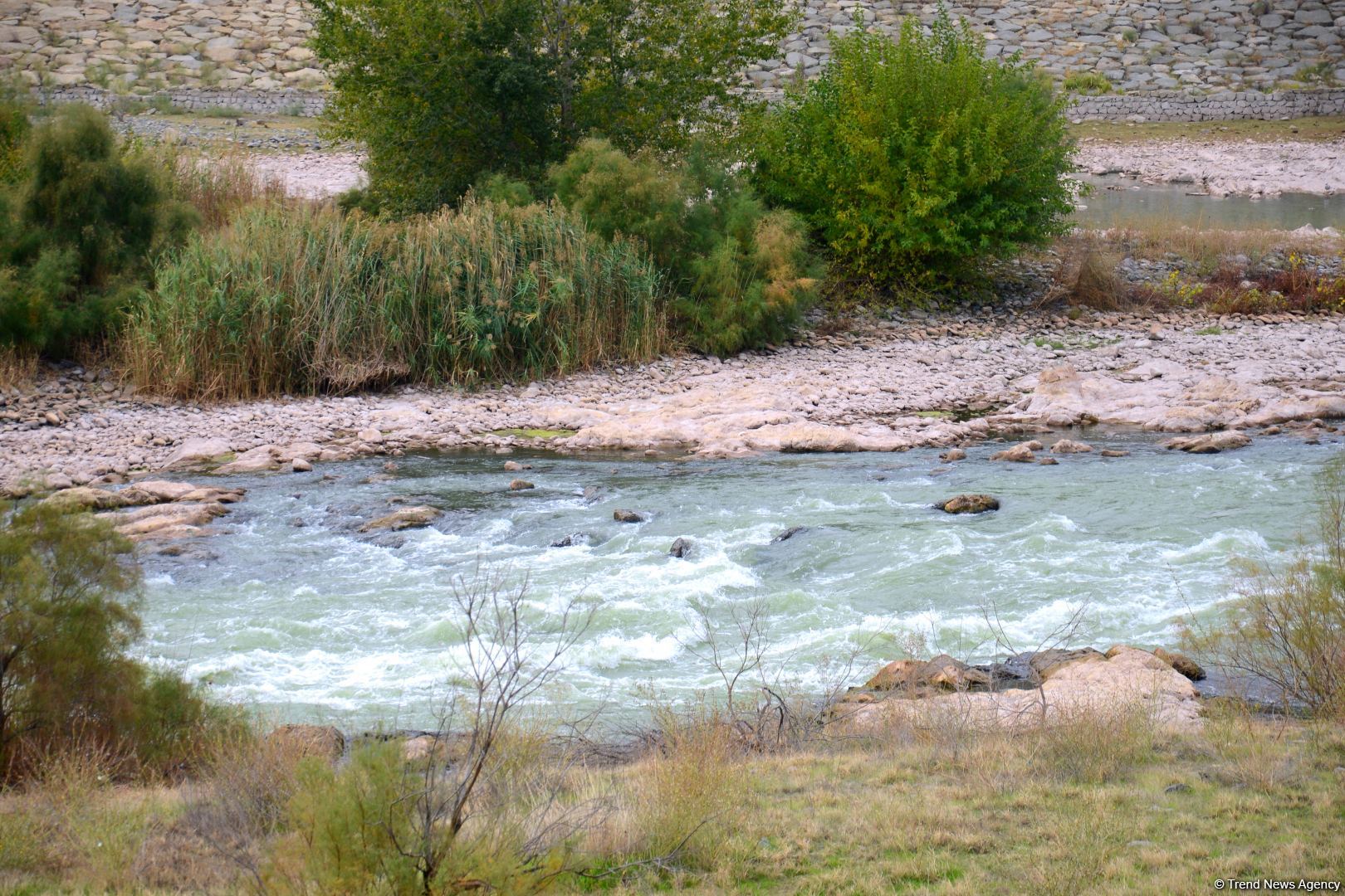 Tarixi Xudafərin körpüsündən FOTOREPORTAJ