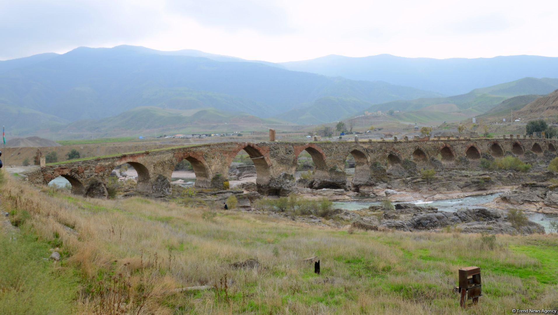 Tarixi Xudafərin körpüsündən FOTOREPORTAJ