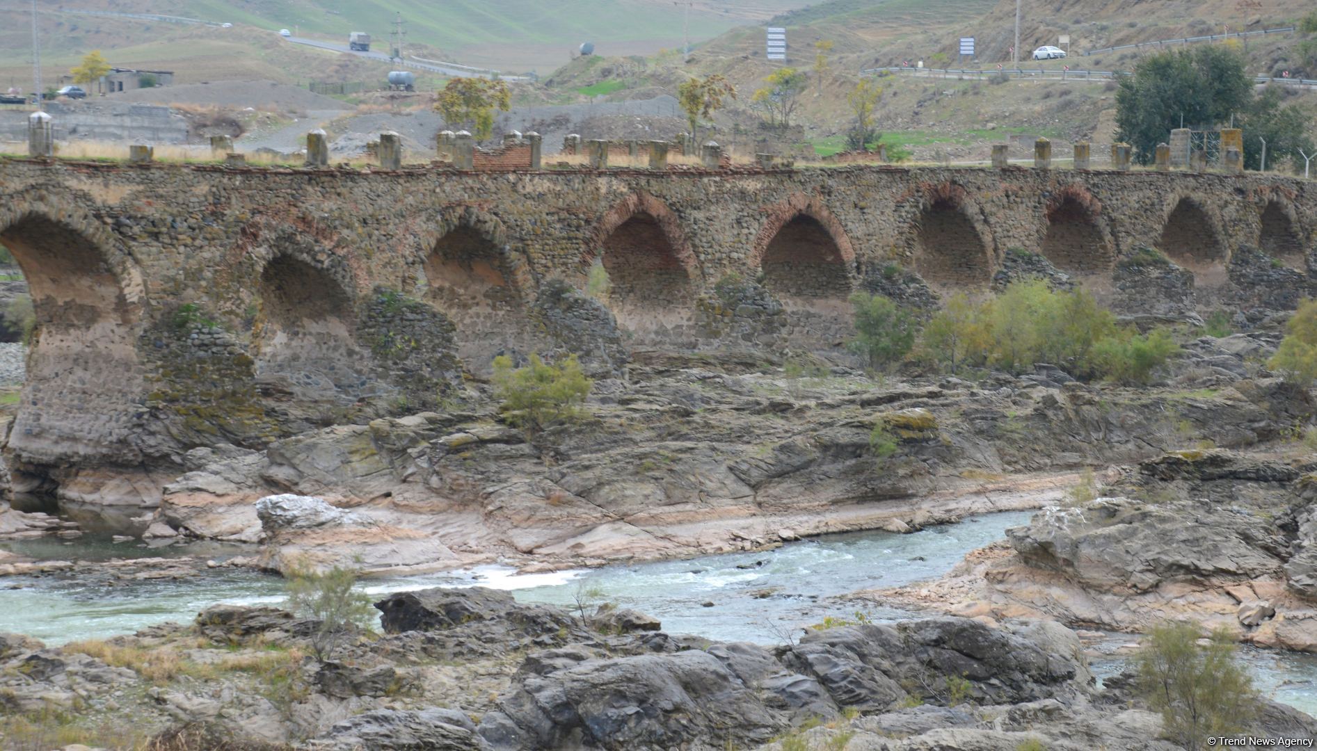 Tarixi Xudafərin körpüsündən FOTOREPORTAJ