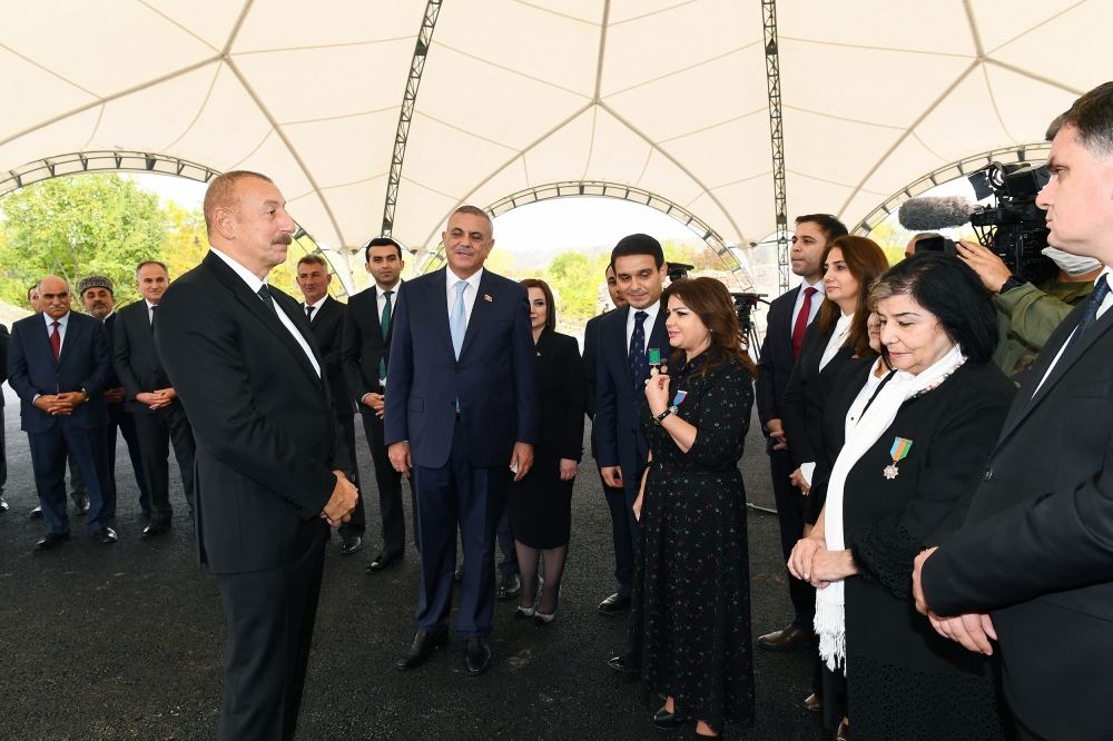 Prezident İlham Əliyev və birinci xanım Mehriban Əliyeva Zəngilan ictimaiyyətinin nümayəndələri ilə görüşüblər (FOTO/VİDEO) (YENİLƏNİB)