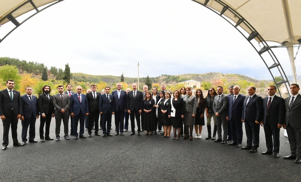 Prezident İlham Əliyev və birinci xanım Mehriban Əliyeva Zəngilan ictimaiyyətinin nümayəndələri ilə görüşüblər (FOTO/VİDEO) (YENİLƏNİB)