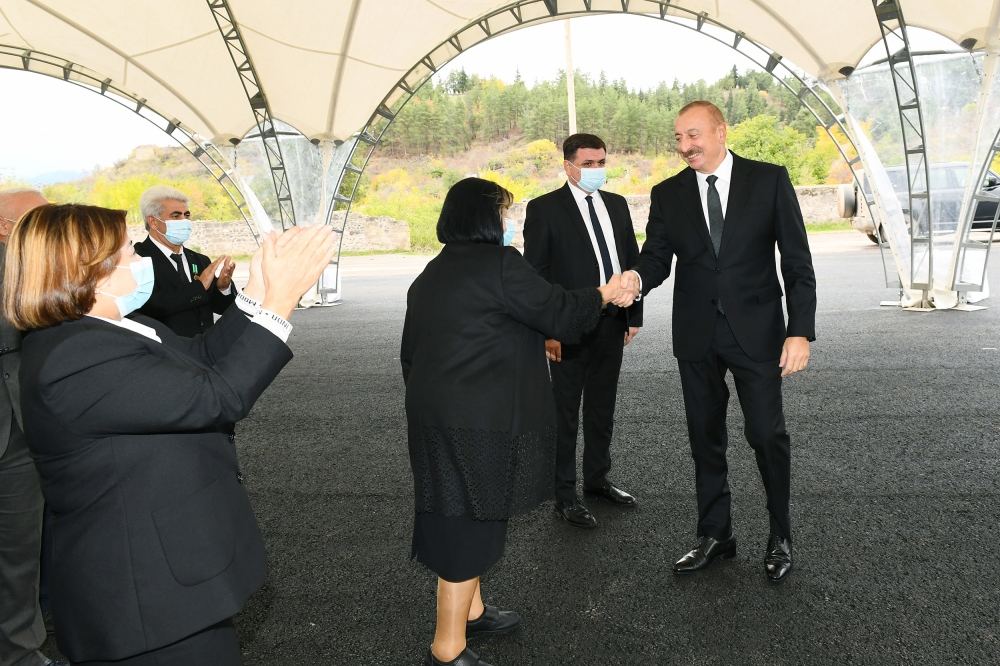 Prezident İlham Əliyev və birinci xanım Mehriban Əliyeva Zəngilan ictimaiyyətinin nümayəndələri ilə görüşüblər (FOTO/VİDEO) (YENİLƏNİB)