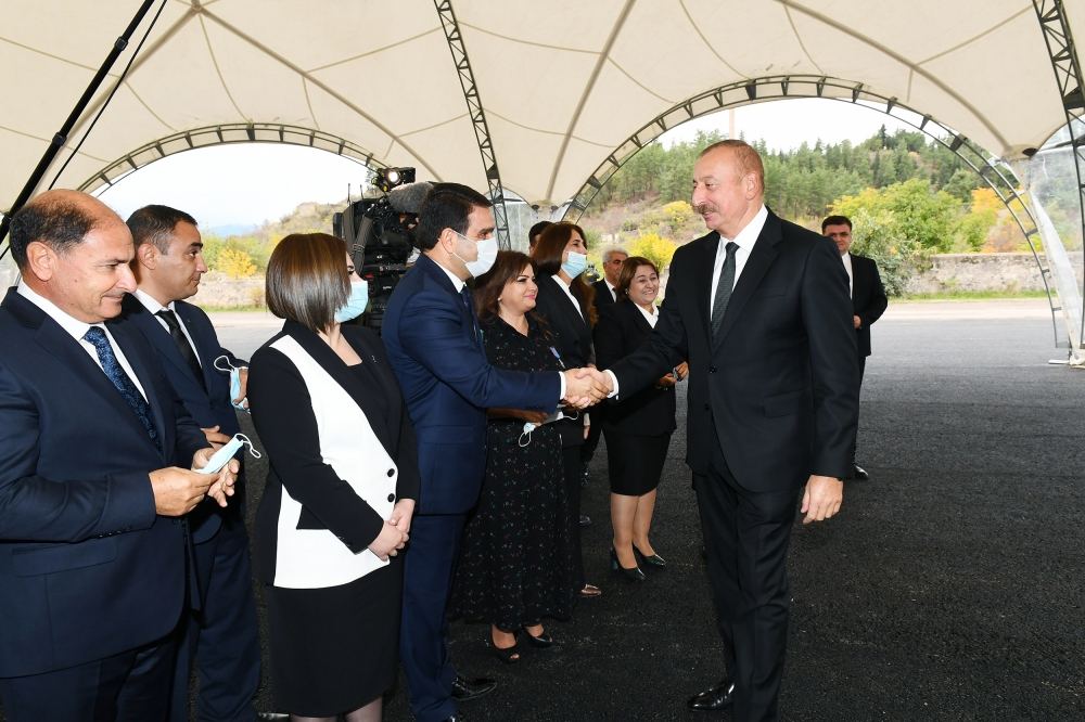 Prezident İlham Əliyev və birinci xanım Mehriban Əliyeva Zəngilan ictimaiyyətinin nümayəndələri ilə görüşüblər (FOTO/VİDEO) (YENİLƏNİB)