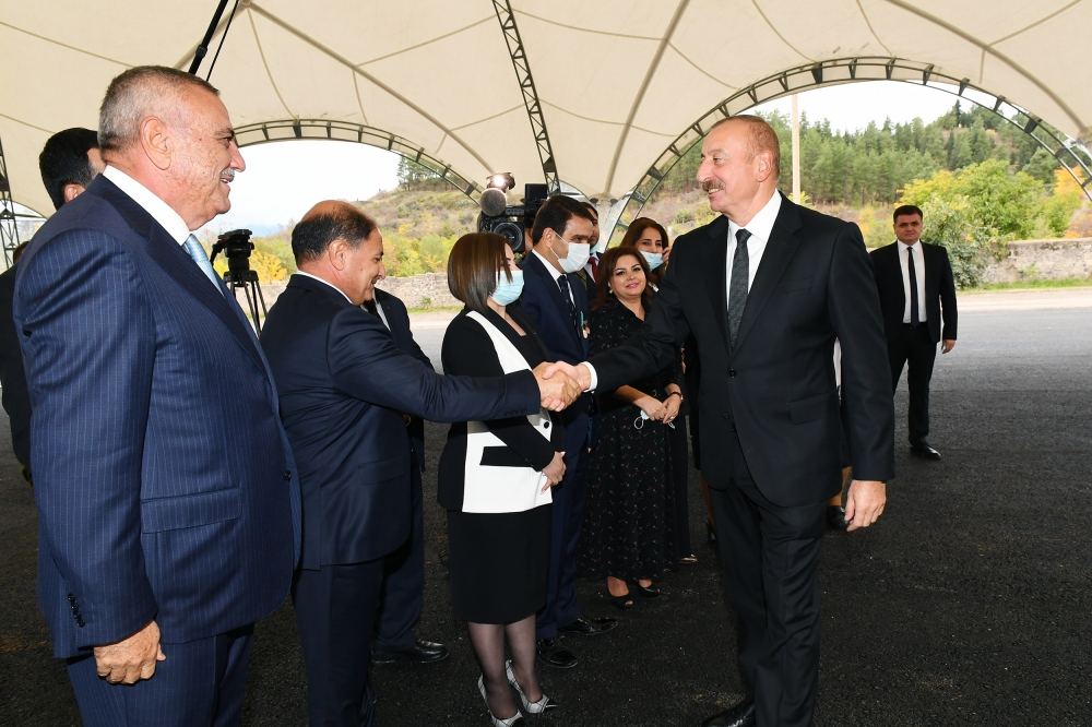 Prezident İlham Əliyev və birinci xanım Mehriban Əliyeva Zəngilan ictimaiyyətinin nümayəndələri ilə görüşüblər (FOTO/VİDEO) (YENİLƏNİB)