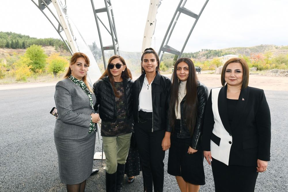 Prezident İlham Əliyev və birinci xanım Mehriban Əliyeva Zəngilan ictimaiyyətinin nümayəndələri ilə görüşüblər (FOTO/VİDEO) (YENİLƏNİB)