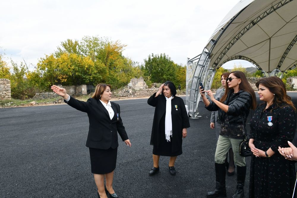 Prezident İlham Əliyev və birinci xanım Mehriban Əliyeva Zəngilan ictimaiyyətinin nümayəndələri ilə görüşüblər (FOTO/VİDEO) (YENİLƏNİB)