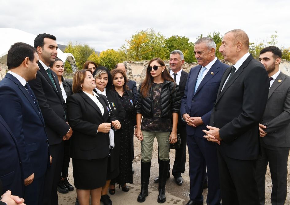 Prezident İlham Əliyev və birinci xanım Mehriban Əliyeva Zəngilan ictimaiyyətinin nümayəndələri ilə görüşüblər (FOTO/VİDEO) (YENİLƏNİB)