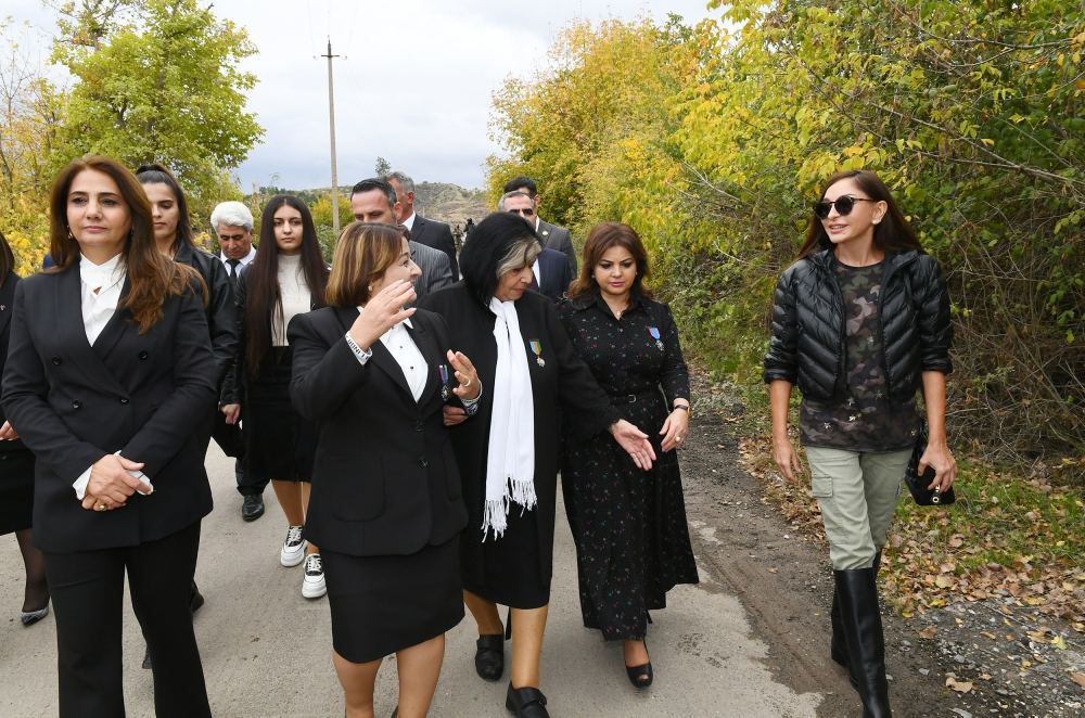 Prezident İlham Əliyev və birinci xanım Mehriban Əliyeva Zəngilan ictimaiyyətinin nümayəndələri ilə görüşüblər (FOTO/VİDEO) (YENİLƏNİB)