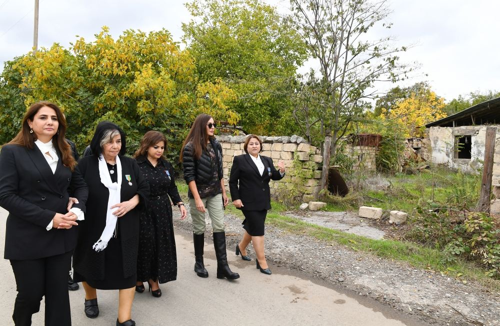 Prezident İlham Əliyev və birinci xanım Mehriban Əliyeva Zəngilan ictimaiyyətinin nümayəndələri ilə görüşüblər (FOTO/VİDEO) (YENİLƏNİB)