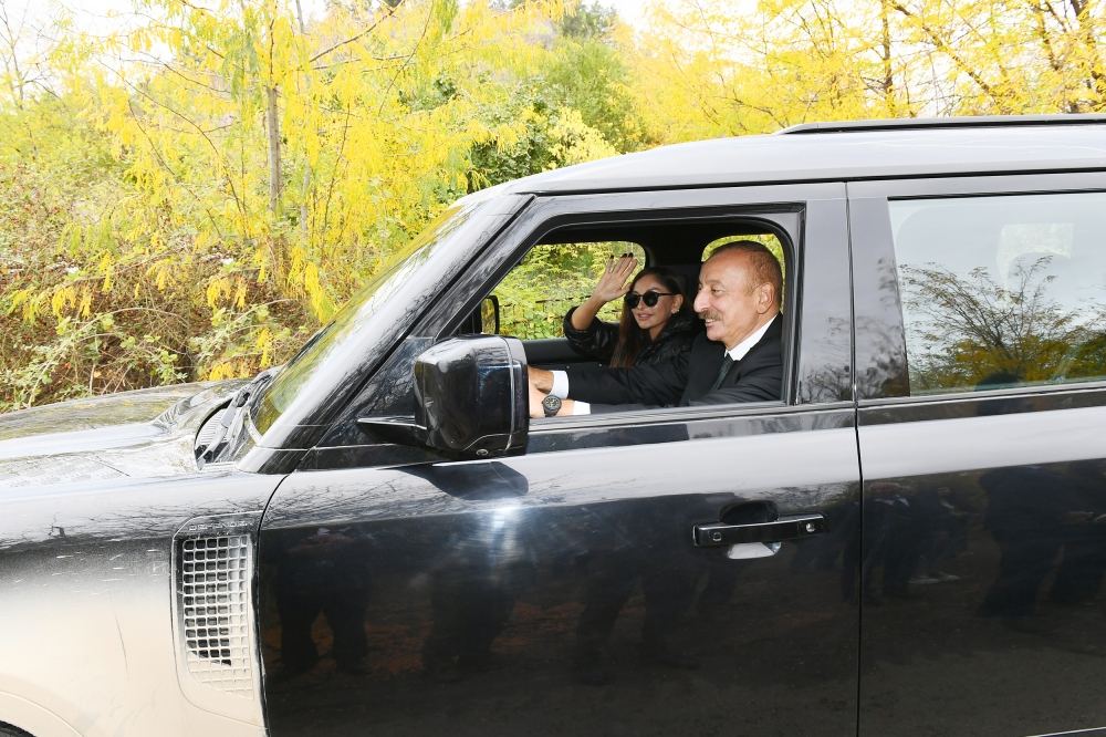 Prezident İlham Əliyev və birinci xanım Mehriban Əliyeva Zəngilan ictimaiyyətinin nümayəndələri ilə görüşüblər (FOTO/VİDEO) (YENİLƏNİB)