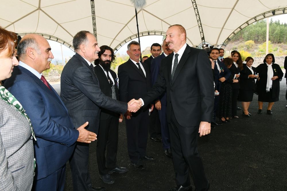 Prezident İlham Əliyev və birinci xanım Mehriban Əliyeva Zəngilan ictimaiyyətinin nümayəndələri ilə görüşüblər (FOTO/VİDEO) (YENİLƏNİB)