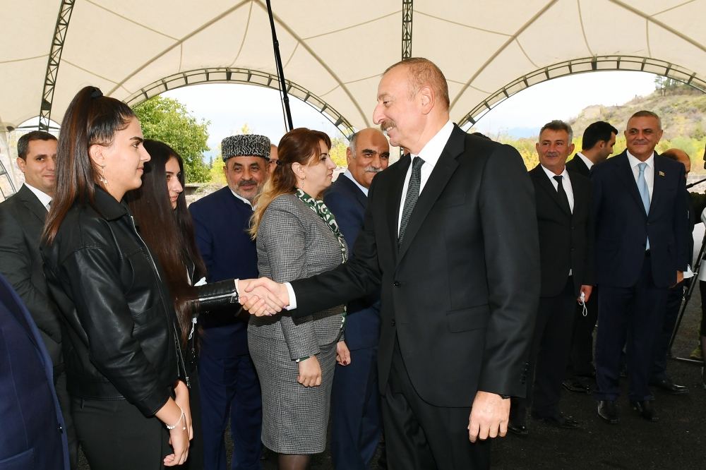 Prezident İlham Əliyev və birinci xanım Mehriban Əliyeva Zəngilan ictimaiyyətinin nümayəndələri ilə görüşüblər (FOTO/VİDEO) (YENİLƏNİB)
