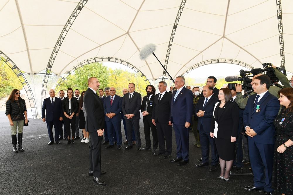Prezident İlham Əliyev və birinci xanım Mehriban Əliyeva Zəngilan ictimaiyyətinin nümayəndələri ilə görüşüblər (FOTO/VİDEO) (YENİLƏNİB)