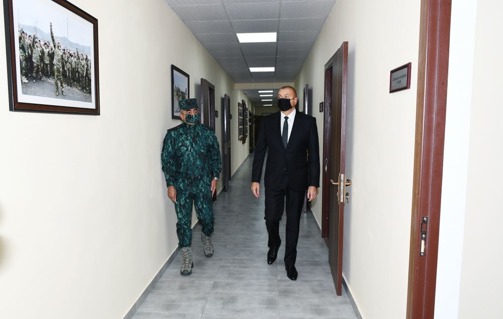 Prezident İlham Əliyev və birinci xanım Mehriban Əliyeva DSX-nin Zəngilandakı hərbi hissəsində yaradılan şəraitlə tanış olublar (FOTO/VİDEO) (YENİLƏNİB)
