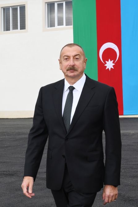Prezident İlham Əliyev və birinci xanım Mehriban Əliyeva DSX-nin Zəngilandakı hərbi hissəsində yaradılan şəraitlə tanış olublar (FOTO/VİDEO) (YENİLƏNİB)