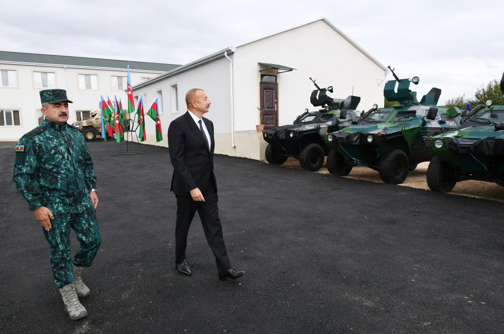 Prezident İlham Əliyev və birinci xanım Mehriban Əliyeva DSX-nin Zəngilandakı hərbi hissəsində yaradılan şəraitlə tanış olublar (FOTO/VİDEO) (YENİLƏNİB)
