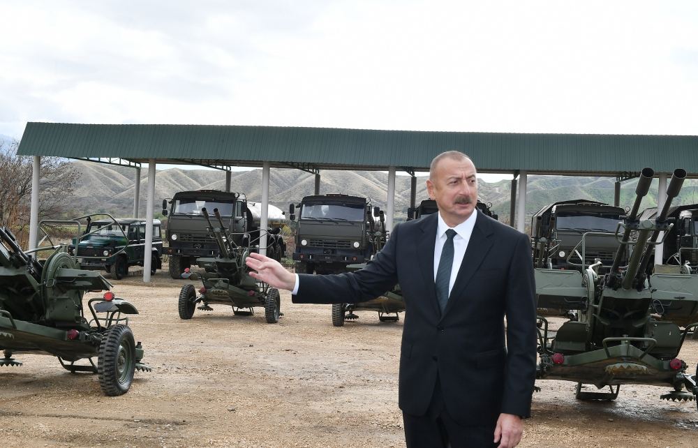 Prezident İlham Əliyev və birinci xanım Mehriban Əliyeva DSX-nin Zəngilandakı hərbi hissəsində yaradılan şəraitlə tanış olublar (FOTO/VİDEO) (YENİLƏNİB)