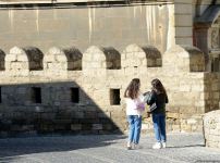 Turistlərin sevimli məkanı İçərişəhərdən FOTOREPORTAJ