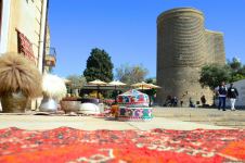 Turistlərin sevimli məkanı İçərişəhərdən FOTOREPORTAJ