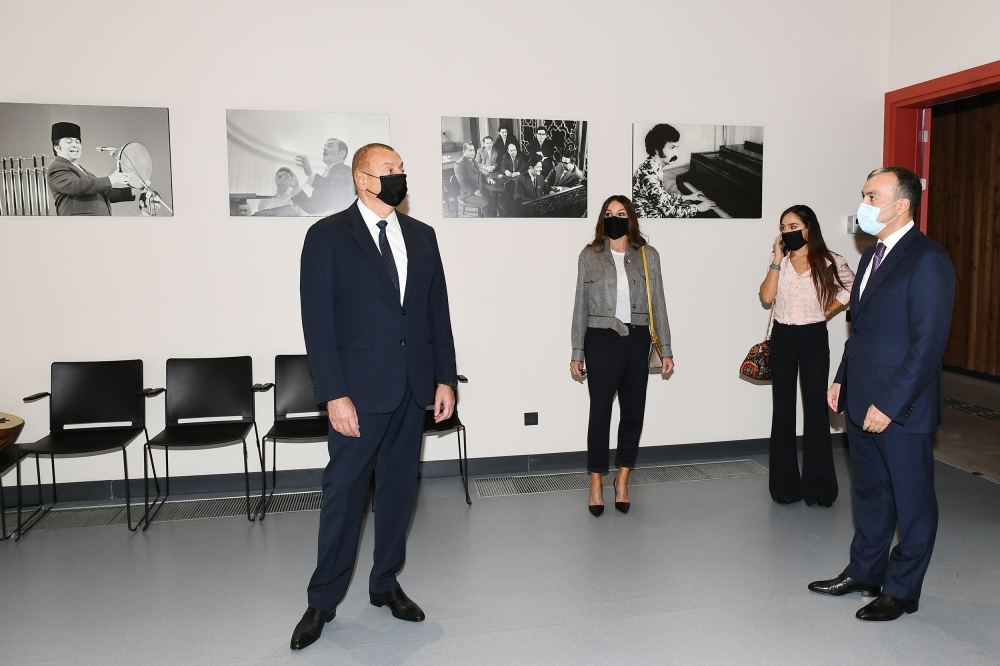 Prezident İlham Əliyev, Birinci xanım Mehriban Əliyeva və qızları Leyla Əliyeva Bakıda DOST İnklüziv İnkişaf və Yaradıcılıq Mərkəzinin açılışında iştirak ediblər (FOTO/VİDEO) (YENİLƏNİB)