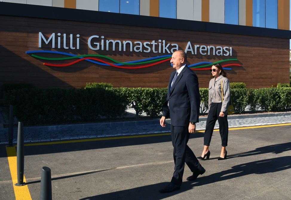Prezident İlham Əliyev, Birinci xanım Mehriban Əliyeva və qızları Leyla Əliyeva Milli Gimnastika Arenasının yeni məşq binasında yaradılan şəraitlə tanış olublar (FOTO/VİDEO) (YENİLƏNİB)