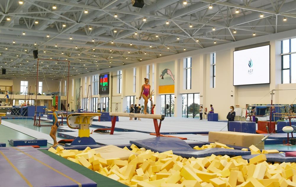 Prezident İlham Əliyev, Birinci xanım Mehriban Əliyeva və qızları Leyla Əliyeva Milli Gimnastika Arenasının yeni məşq binasında yaradılan şəraitlə tanış olublar (FOTO/VİDEO) (YENİLƏNİB)