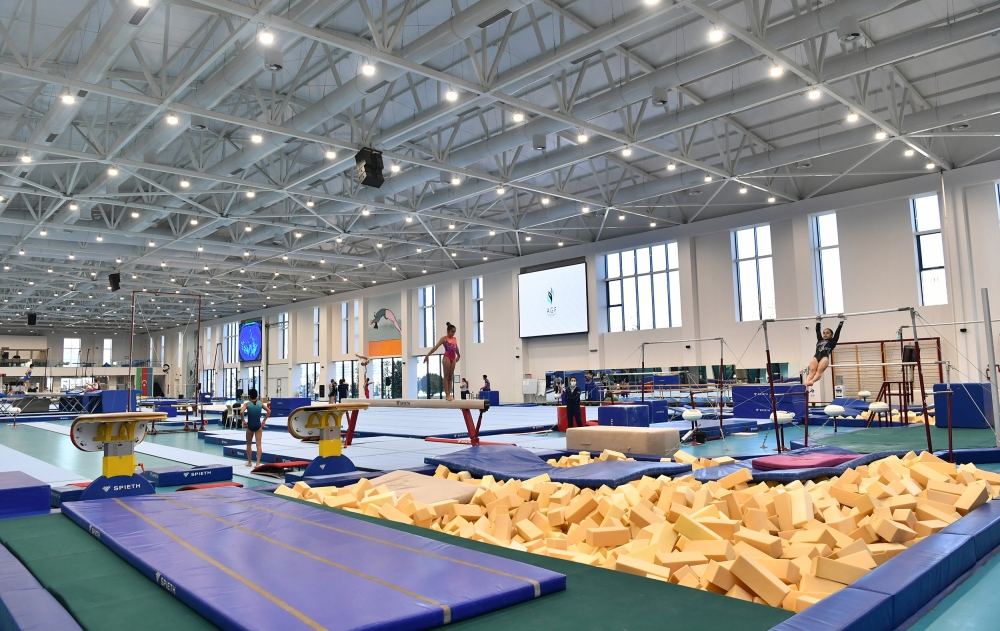 Prezident İlham Əliyev, Birinci xanım Mehriban Əliyeva və qızları Leyla Əliyeva Milli Gimnastika Arenasının yeni məşq binasında yaradılan şəraitlə tanış olublar (FOTO/VİDEO) (YENİLƏNİB)