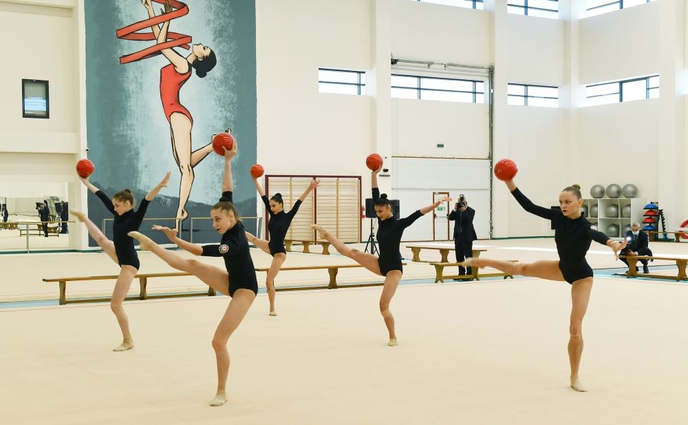 Prezident İlham Əliyev, Birinci xanım Mehriban Əliyeva və qızları Leyla Əliyeva Milli Gimnastika Arenasının yeni məşq binasında yaradılan şəraitlə tanış olublar (FOTO/VİDEO) (YENİLƏNİB)