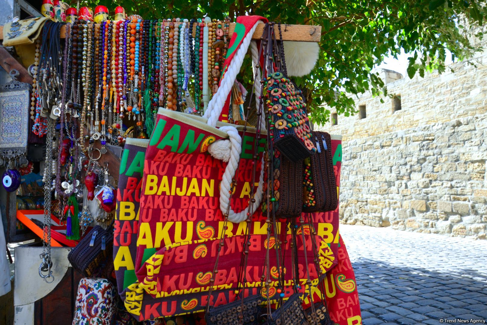Turistlərin sevimli məkanı İçərişəhərdən FOTOREPORTAJ