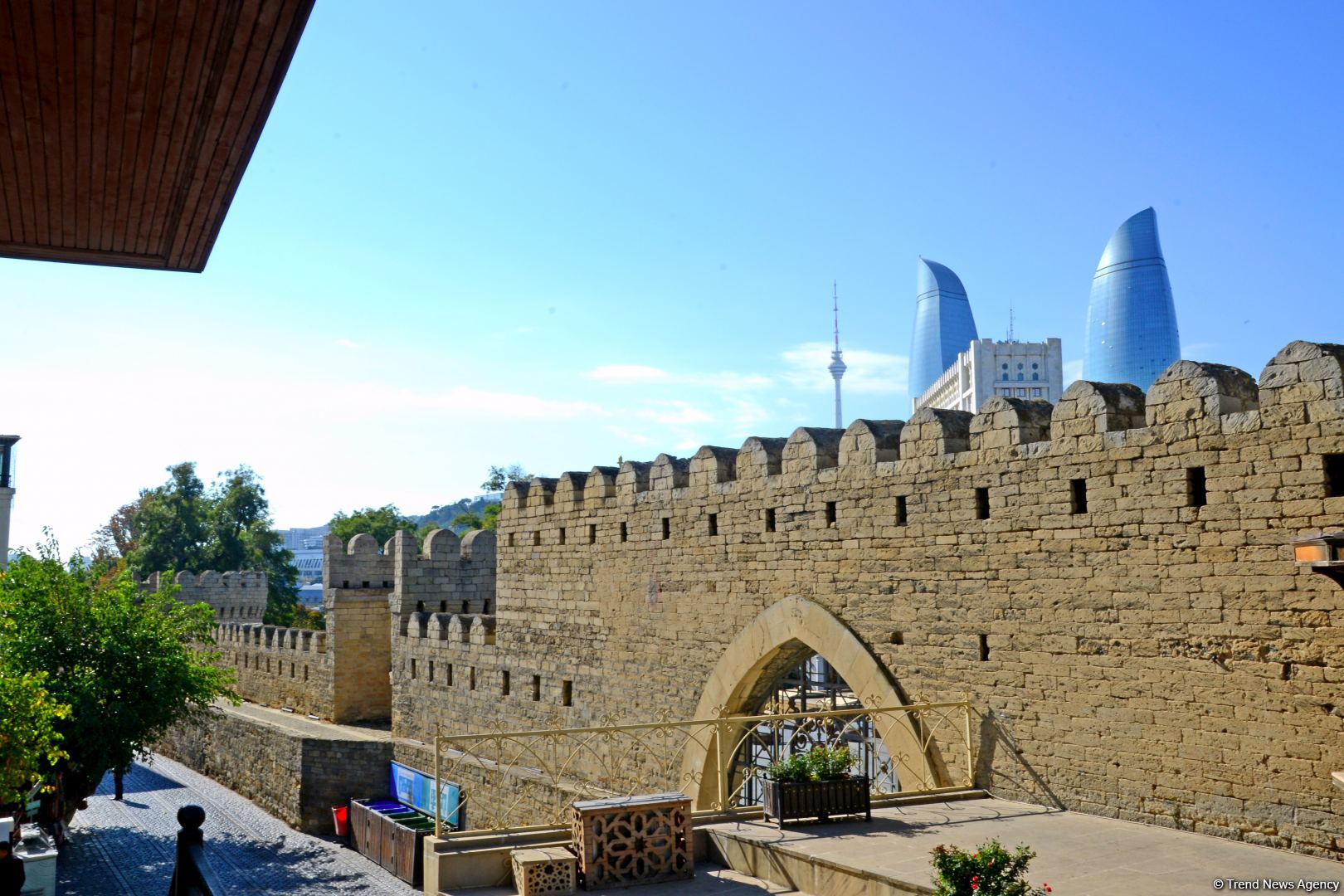 Turistlərin sevimli məkanı İçərişəhərdən FOTOREPORTAJ