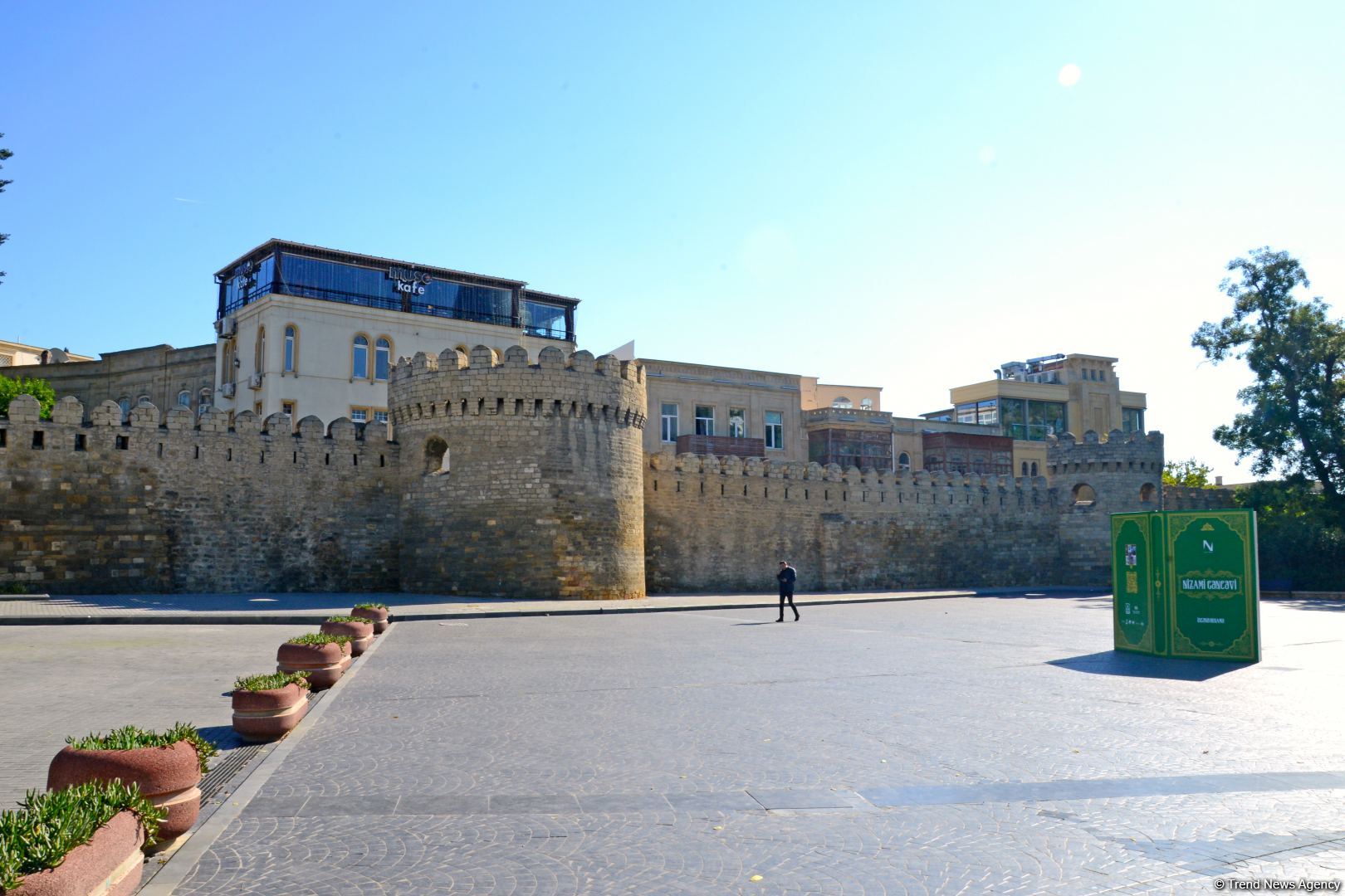 Turistlərin sevimli məkanı İçərişəhərdən FOTOREPORTAJ