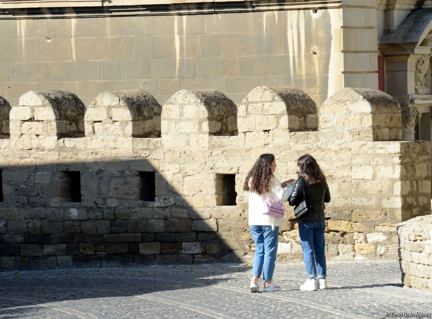 Turistlərin sevimli məkanı İçərişəhərdən FOTOREPORTAJ