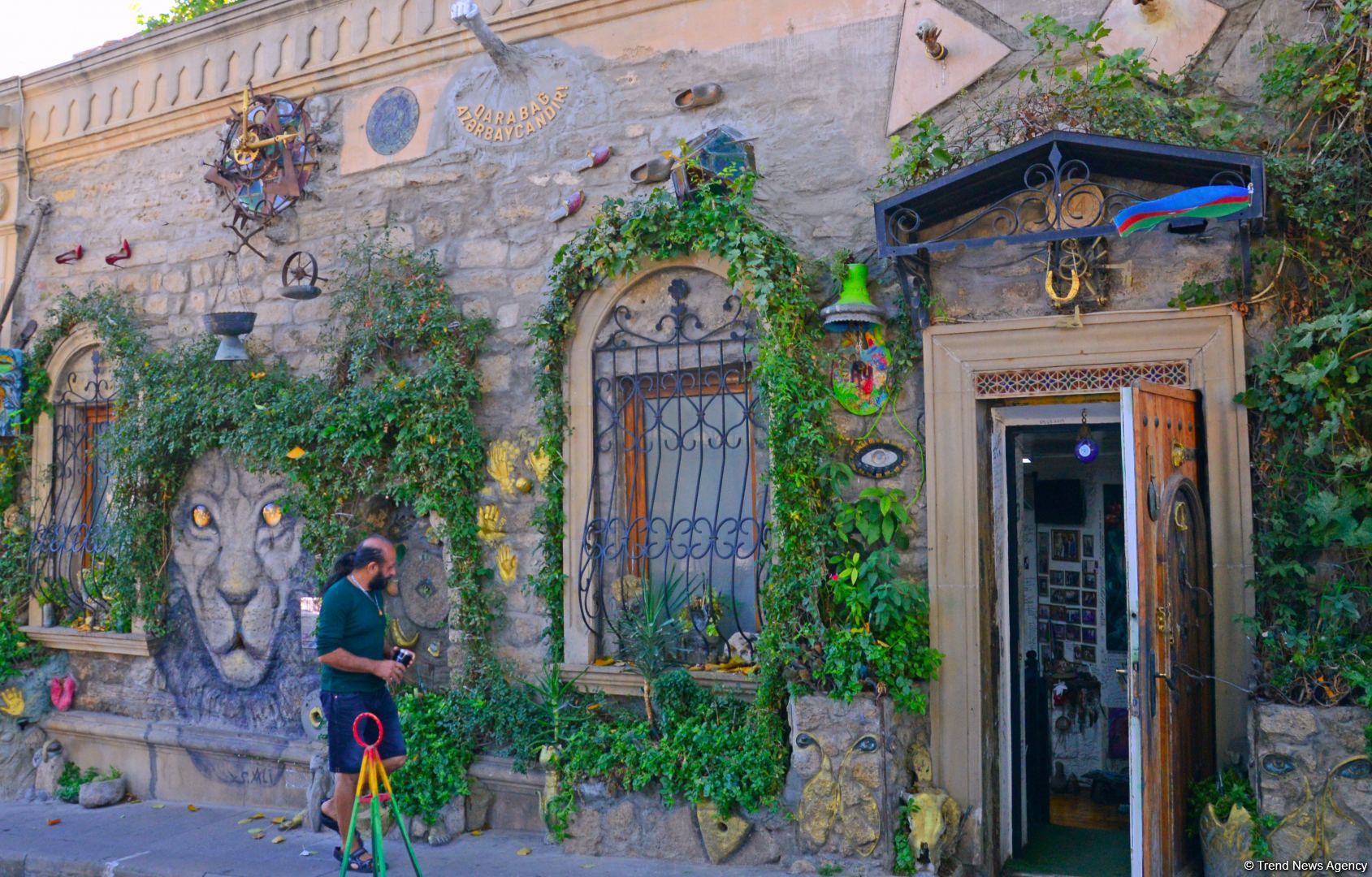 Turistlərin sevimli məkanı İçərişəhərdən FOTOREPORTAJ
